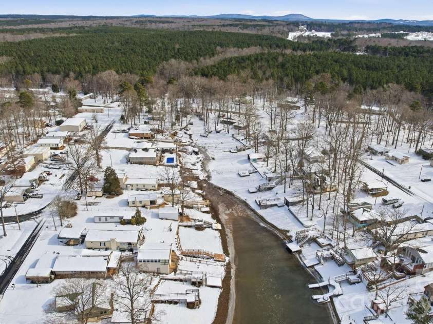 243 Shore Lane, Lexington, NC 27292.  MLS# CAR4343501, YatesRealty ID 3572. 