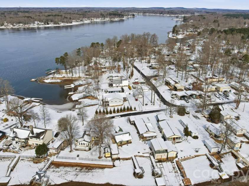 243 Shore Lane, Lexington, NC 27292.  MLS# CAR4343501, YatesRealty ID 3572. 