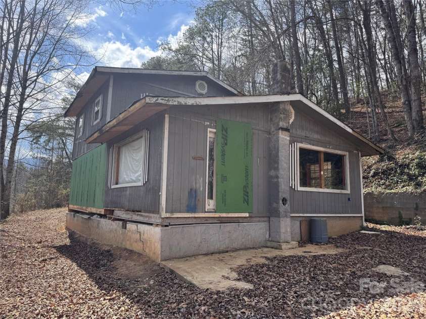 90 Scenic Hill Drive, Bryson City, NC 28713.  MLS# CAR4356255, YatesRealty ID 3572. 