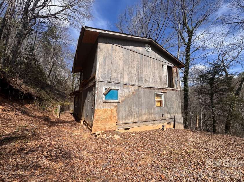 90 Scenic Hill Drive, Bryson City, NC 28713.  MLS# CAR4356255, YatesRealty ID 3572. 