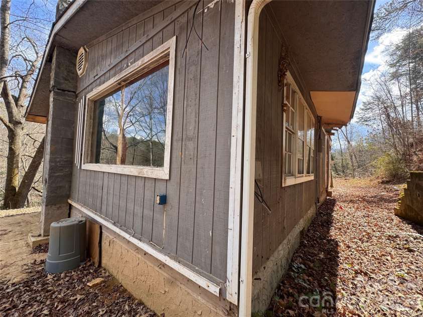 90 Scenic Hill Drive, Bryson City, NC 28713.  MLS# CAR4356255, YatesRealty ID 3572. 