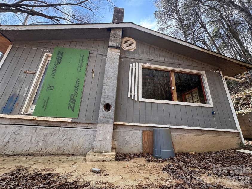 90 Scenic Hill Drive, Bryson City, NC 28713.  MLS# CAR4356255, YatesRealty ID 3572. 