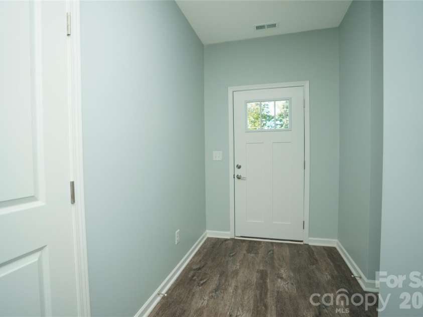 208 15th Street, Salisbury, NC 28144.  MLS# CAR4392722, YatesRealty ID 35720. ENTRY WAY