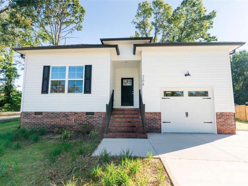 208 15th Street, Salisbury, NC 28144.  MLS# CAR4392722, YatesRealty ID 35720. FRONT VIEW