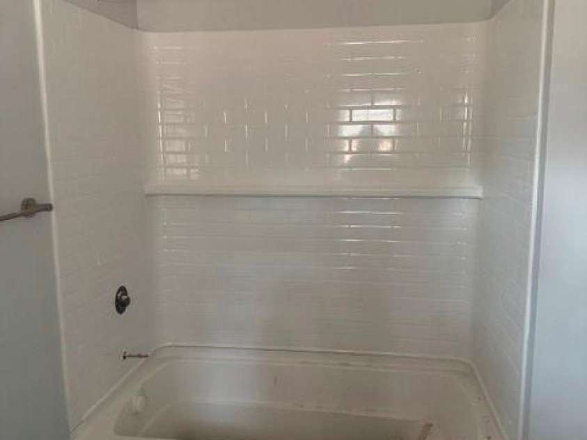 208 15th Street, Salisbury, NC 28144.  MLS# CAR4392722, YatesRealty ID 35720. PRIMARY BATH
