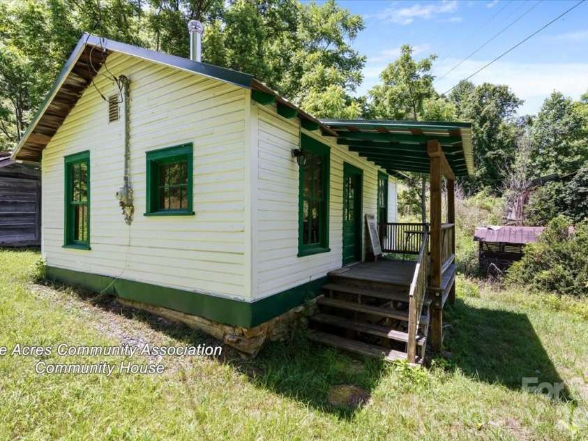 128 Barnet Mountain Drive, Marshall, NC 28753.  MLS# CAR4390222, YatesRealty ID 35721. 