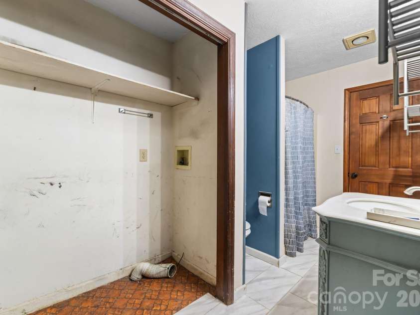 3466 Dry Ponds Road, Granite Falls, NC 28630.  MLS# CAR4393948, YatesRealty ID 35722. Secondary bath and laundry room