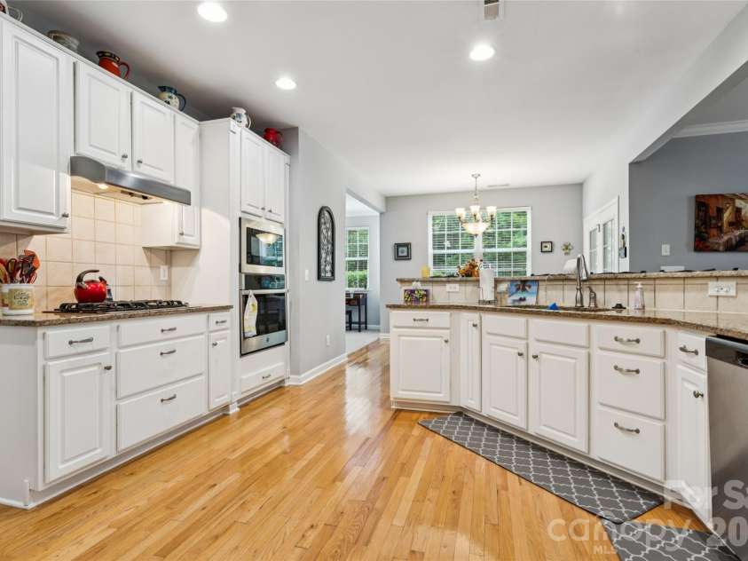 8108 Penman Springs Drive, Waxhaw, NC 28173.  MLS# CAR4398921, YatesRealty ID 35723. Kitchen