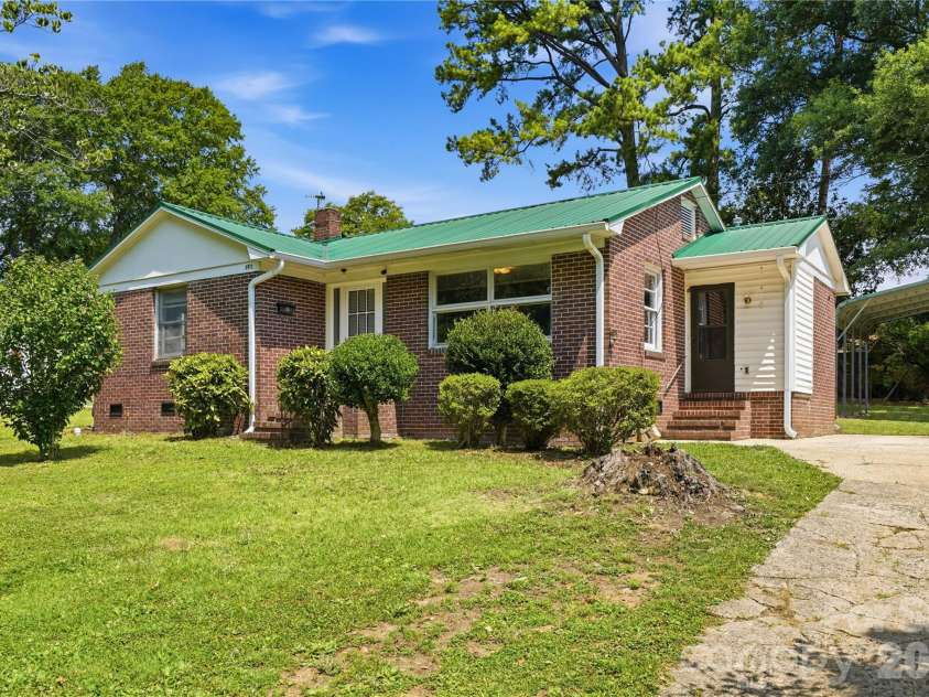 307 Dutchman Avenue, Mount Holly, NC 28120.  MLS# CAR4400001, YatesRealty ID 35725. 