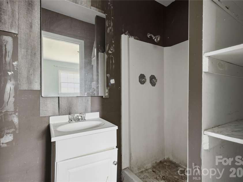 307 Dutchman Avenue, Mount Holly, NC 28120.  MLS# CAR4400001, YatesRealty ID 35725. 