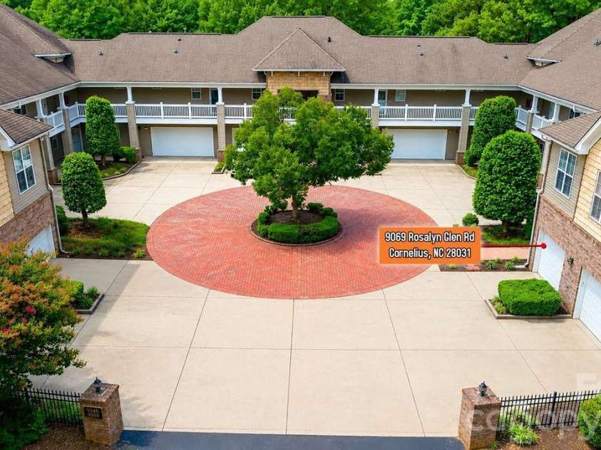 9069 Rosalyn Glen Road, Cornelius, NC 28031.  MLS# CAR4395009, YatesRealty ID 35726. Courtyard Style Building