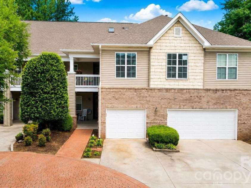 9069 Rosalyn Glen Road, Cornelius, NC 28031.  MLS# CAR4395009, YatesRealty ID 35726. Left-side Single Car Garage!