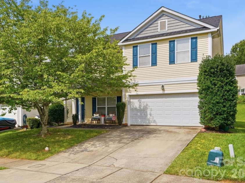 8619 Earthenware Drive, Charlotte, NC 28269.  MLS# CAR4380689, YatesRealty ID 35727. 