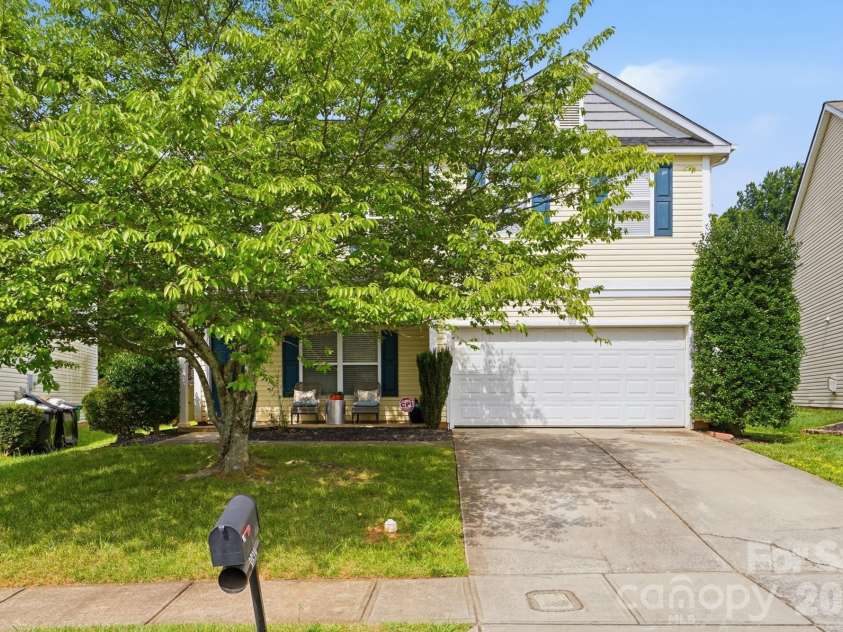 8619 Earthenware Drive, Charlotte, NC 28269.  MLS# CAR4380689, YatesRealty ID 35727. 