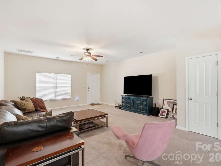 8619 Earthenware Drive, Charlotte, NC 28269.  MLS# CAR4380689, YatesRealty ID 35727. 