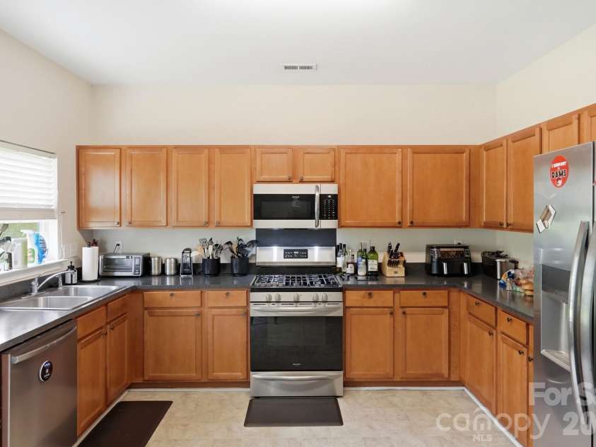 8619 Earthenware Drive, Charlotte, NC 28269.  MLS# CAR4380689, YatesRealty ID 35727. 