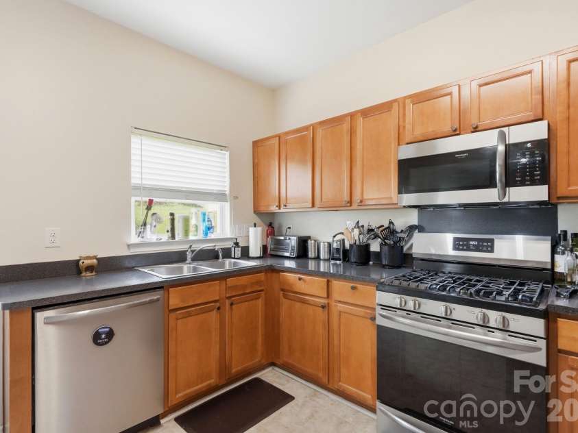 8619 Earthenware Drive, Charlotte, NC 28269.  MLS# CAR4380689, YatesRealty ID 35727. 