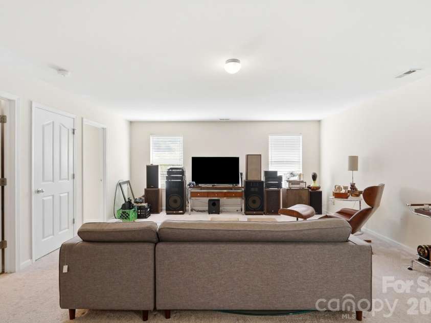 8619 Earthenware Drive, Charlotte, NC 28269.  MLS# CAR4380689, YatesRealty ID 35727. 