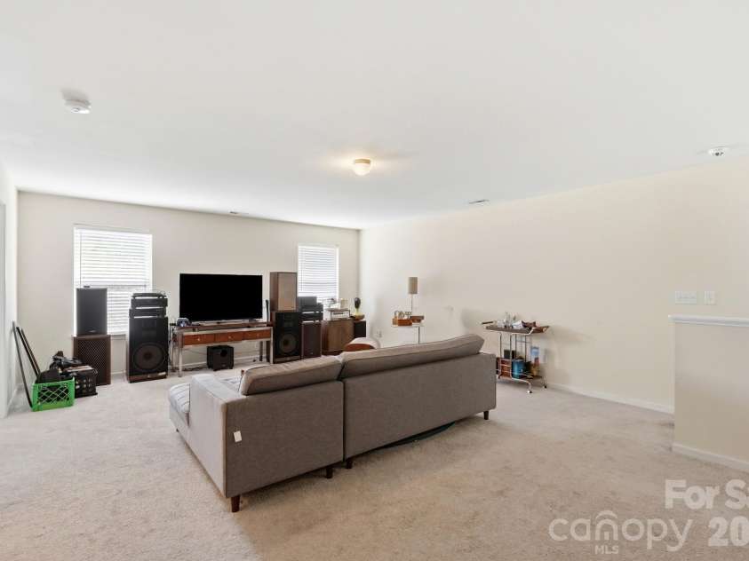 8619 Earthenware Drive, Charlotte, NC 28269.  MLS# CAR4380689, YatesRealty ID 35727. 