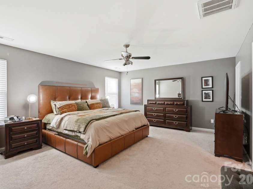 8619 Earthenware Drive, Charlotte, NC 28269.  MLS# CAR4380689, YatesRealty ID 35727. 