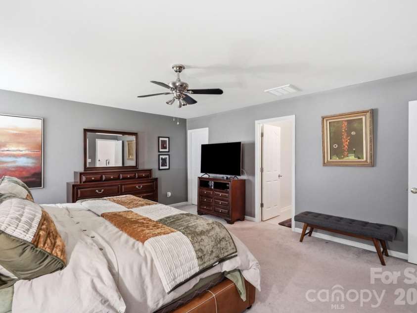8619 Earthenware Drive, Charlotte, NC 28269.  MLS# CAR4380689, YatesRealty ID 35727. 