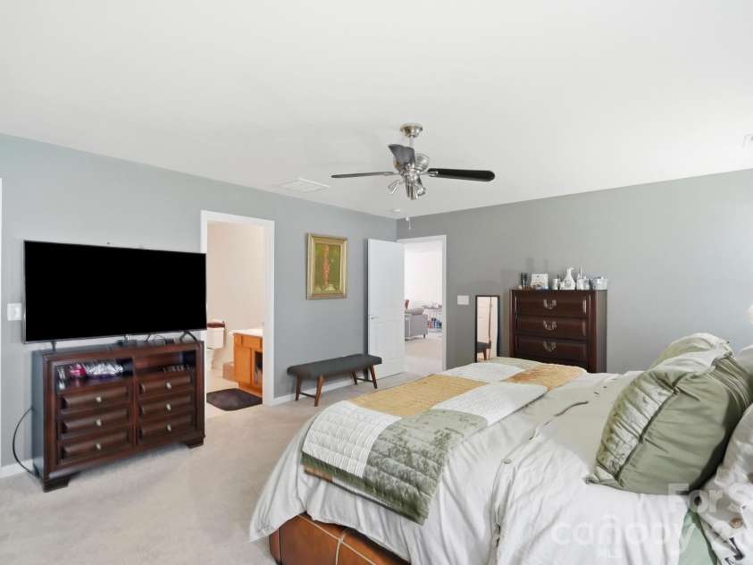 8619 Earthenware Drive, Charlotte, NC 28269.  MLS# CAR4380689, YatesRealty ID 35727. 