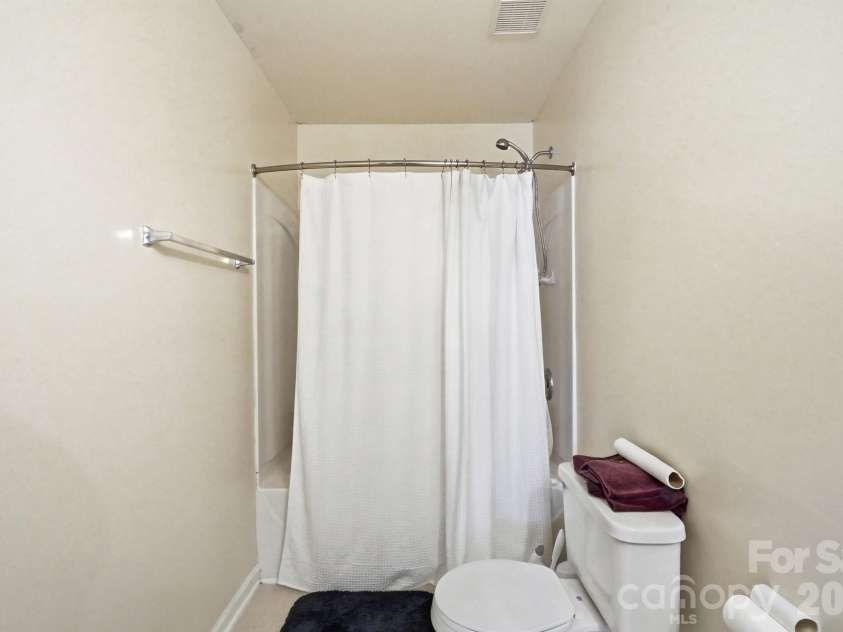 8619 Earthenware Drive, Charlotte, NC 28269.  MLS# CAR4380689, YatesRealty ID 35727. 