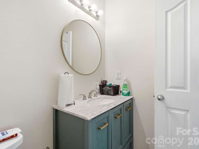 8619 Earthenware Drive, Charlotte, NC 28269.  MLS# CAR4380689, YatesRealty ID 35727. 