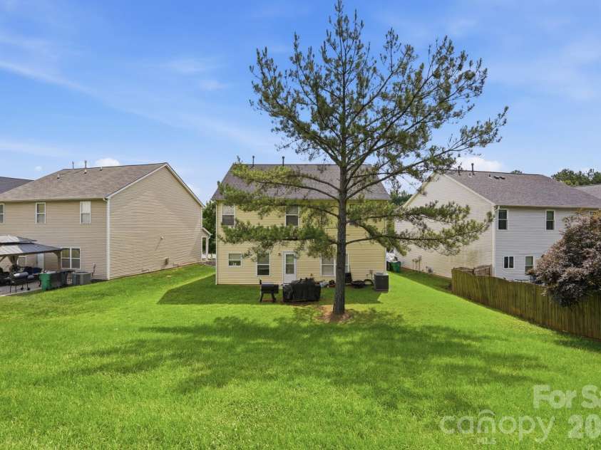 8619 Earthenware Drive, Charlotte, NC 28269.  MLS# CAR4380689, YatesRealty ID 35727. 