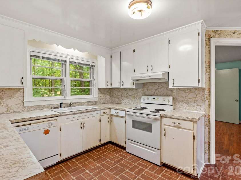 155 Duck Creek Road, Troutman, NC 28166.  MLS# CAR4399881, YatesRealty ID 35728. Adorable Kitchen with original Cast Iron sink!! Large Space in each room, excellent floorplan!