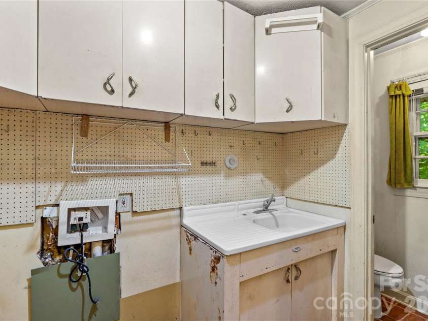 155 Duck Creek Road, Troutman, NC 28166.  MLS# CAR4399881, YatesRealty ID 35728. Laundry Room with Sink!