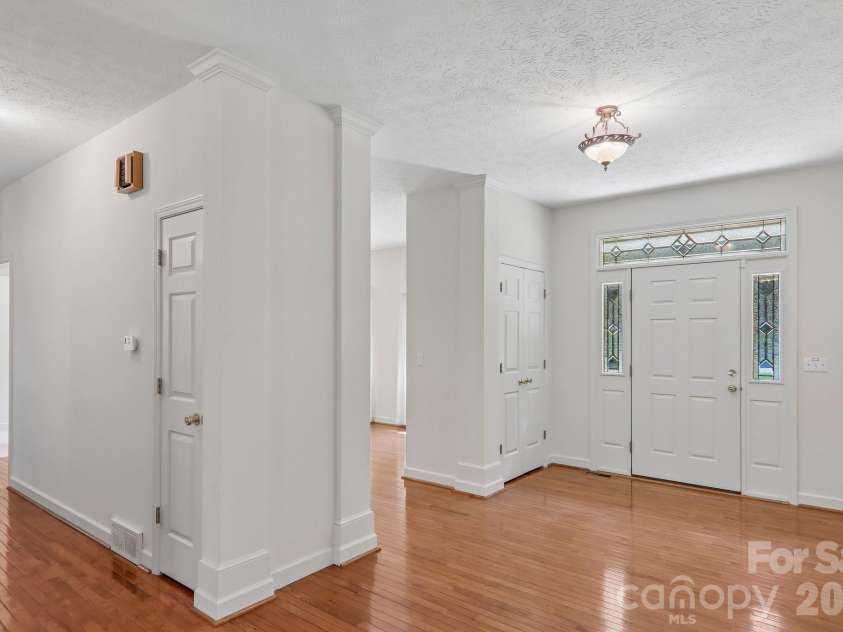 208 Arbor Lane, Hendersonville, NC 28791.  MLS# CAR4397976, YatesRealty ID 35729. 
