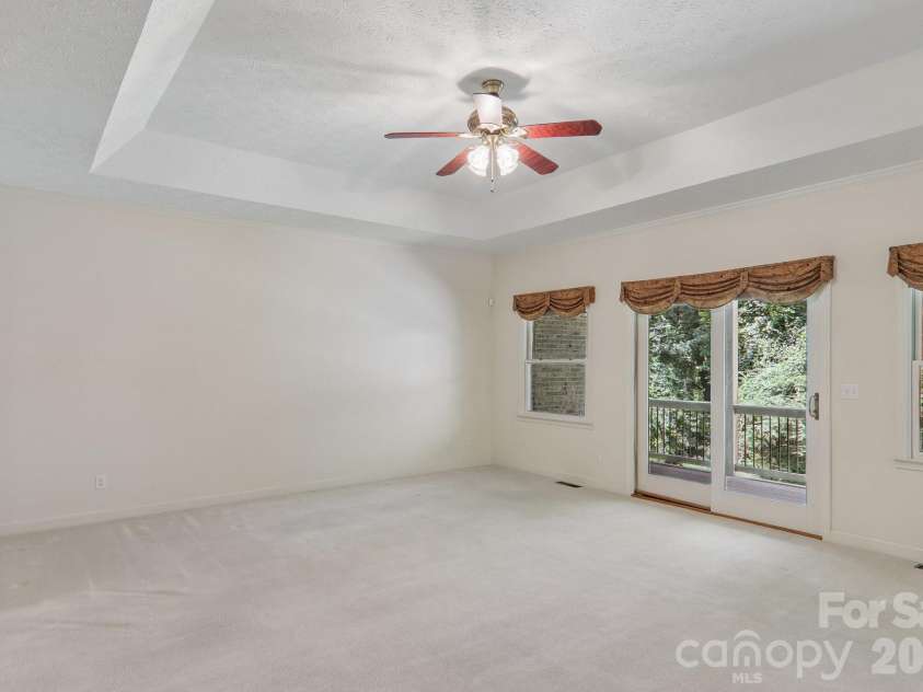 208 Arbor Lane, Hendersonville, NC 28791.  MLS# CAR4397976, YatesRealty ID 35729. 