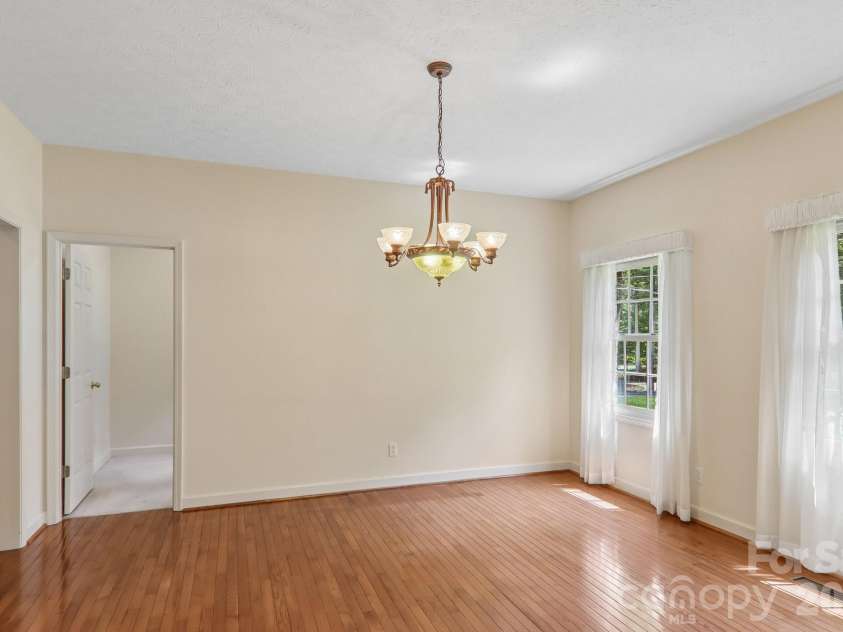 208 Arbor Lane, Hendersonville, NC 28791.  MLS# CAR4397976, YatesRealty ID 35729. 