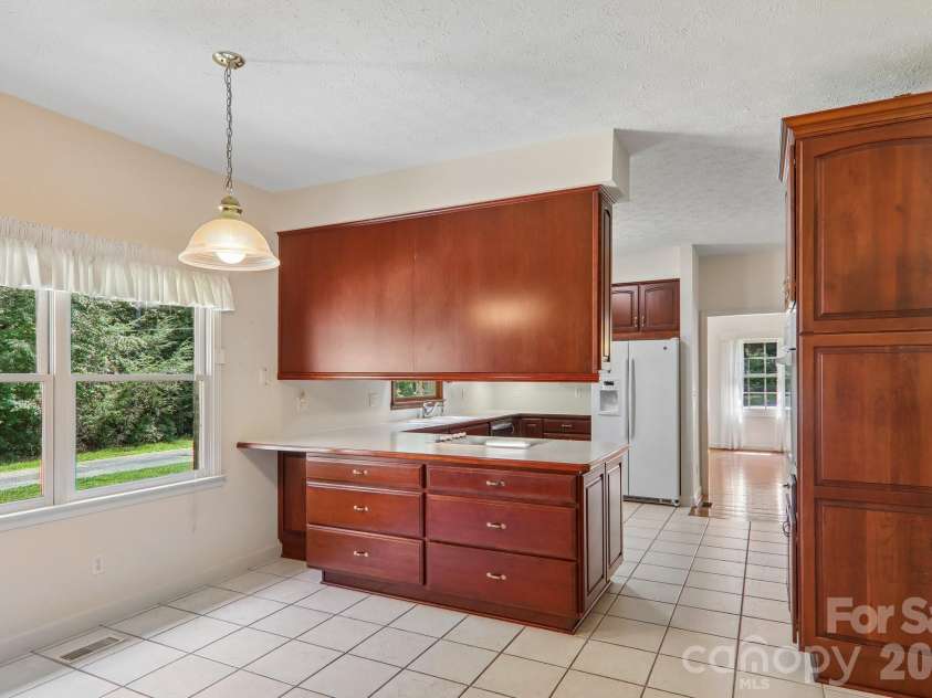 208 Arbor Lane, Hendersonville, NC 28791.  MLS# CAR4397976, YatesRealty ID 35729. 