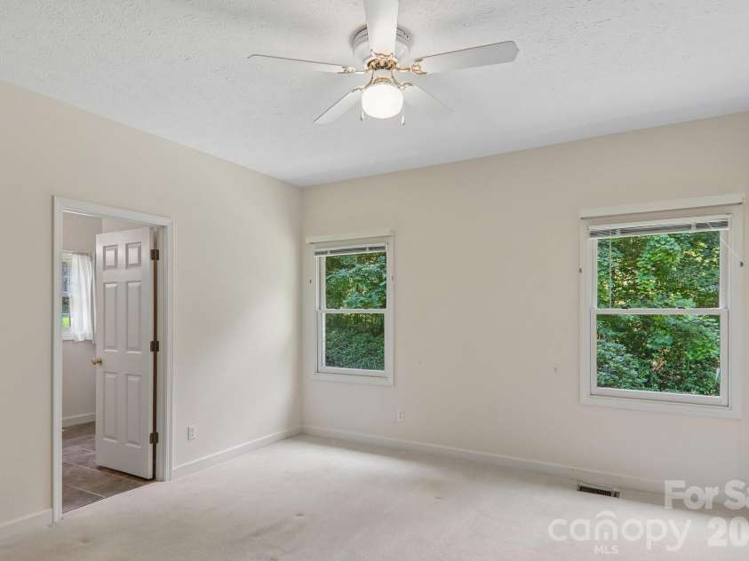 208 Arbor Lane, Hendersonville, NC 28791.  MLS# CAR4397976, YatesRealty ID 35729. 