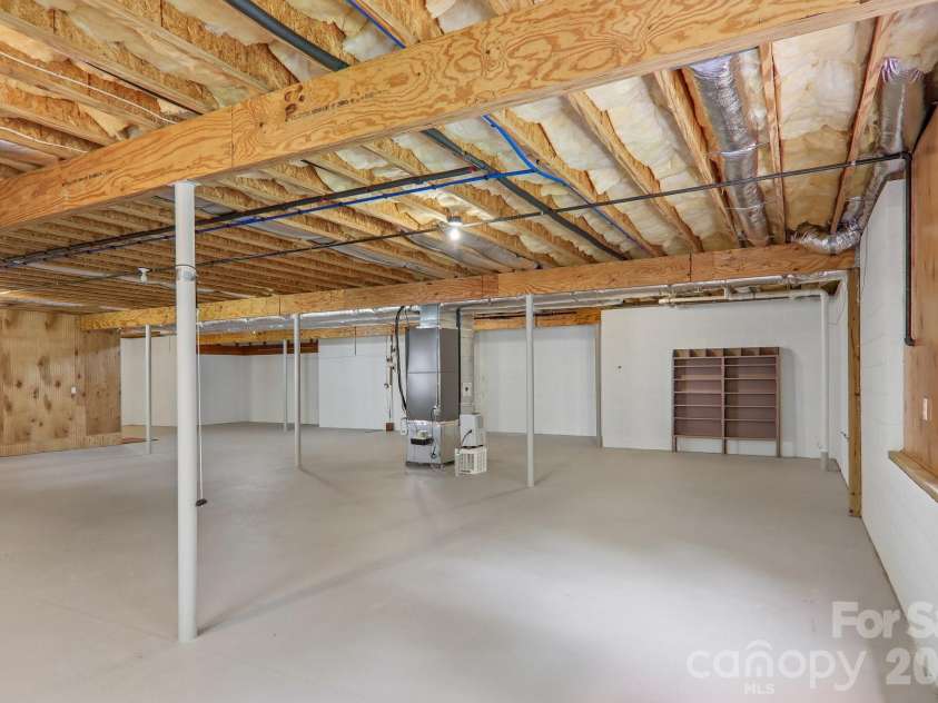 208 Arbor Lane, Hendersonville, NC 28791.  MLS# CAR4397976, YatesRealty ID 35729. 