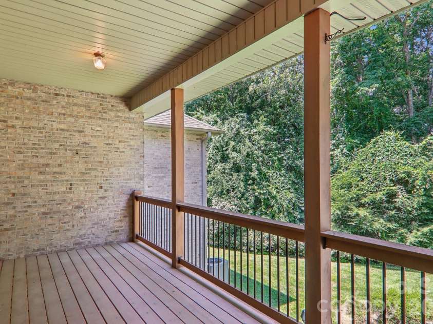 208 Arbor Lane, Hendersonville, NC 28791.  MLS# CAR4397976, YatesRealty ID 35729. 