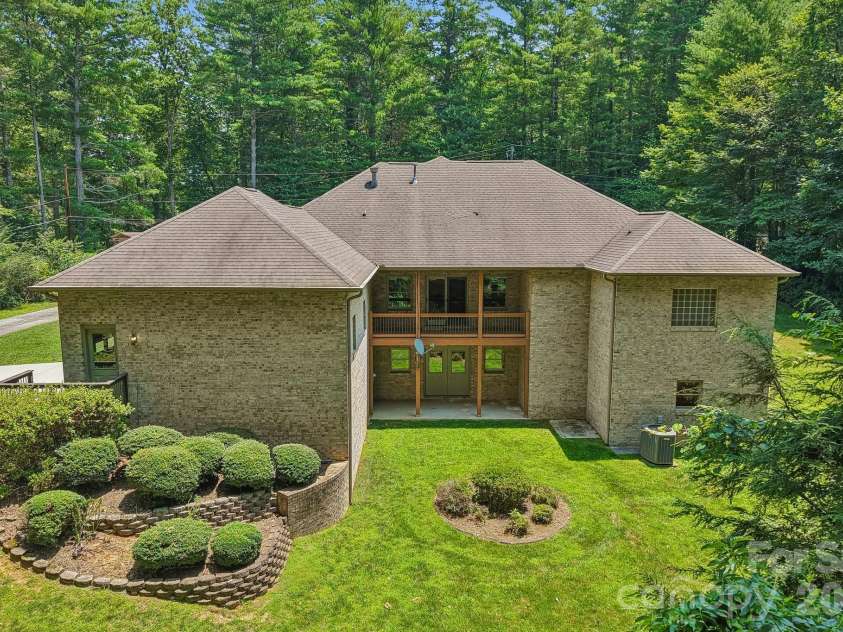 208 Arbor Lane, Hendersonville, NC 28791.  MLS# CAR4397976, YatesRealty ID 35729. 