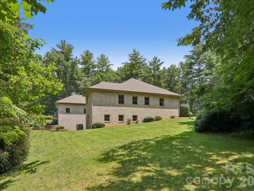 208 Arbor Lane, Hendersonville, NC 28791.  MLS# CAR4397976, YatesRealty ID 35729. 
