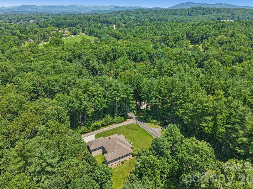 208 Arbor Lane, Hendersonville, NC 28791.  MLS# CAR4397976, YatesRealty ID 35729. 