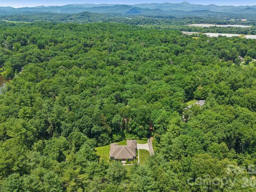 208 Arbor Lane, Hendersonville, NC 28791.  MLS# CAR4397976, YatesRealty ID 35729. 