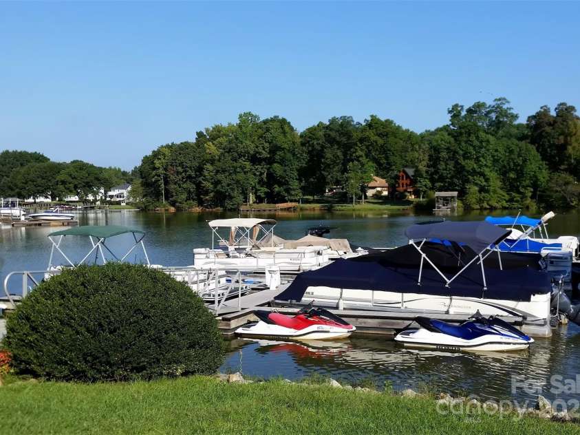 112 Fransher Lane, Mooresville, NC 28117.  MLS# CAR4331248, YatesRealty ID 3573. Dock and Landing