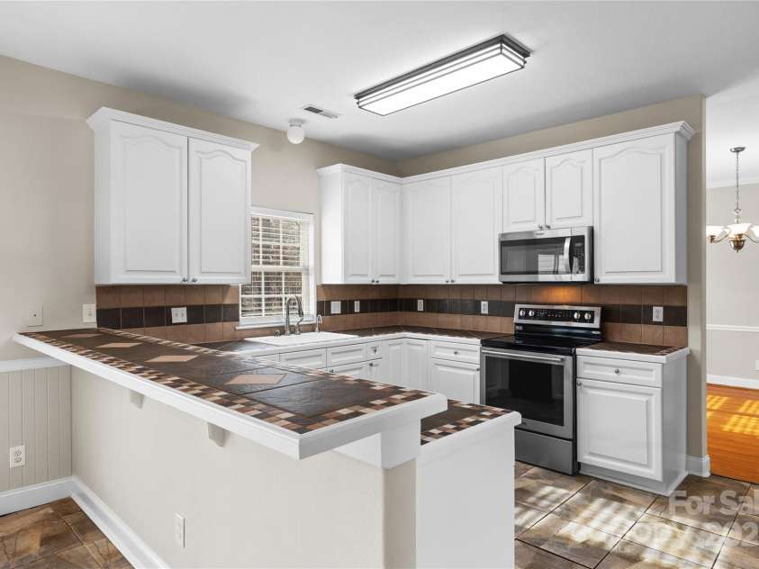 112 Fransher Lane, Mooresville, NC 28117.  MLS# CAR4331248, YatesRealty ID 3573. Kitchen flows easily to the dining room and living room.