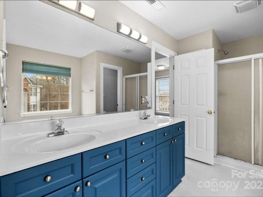 112 Fransher Lane, Mooresville, NC 28117.  MLS# CAR4331248, YatesRealty ID 3573. Separate walk-in shower