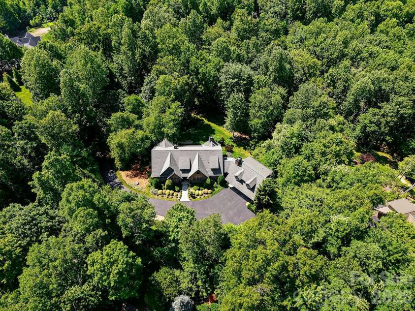 1333 Solomon Circle, Hendersonville, NC 28739.  MLS# CAR4399207, YatesRealty ID 35730. 