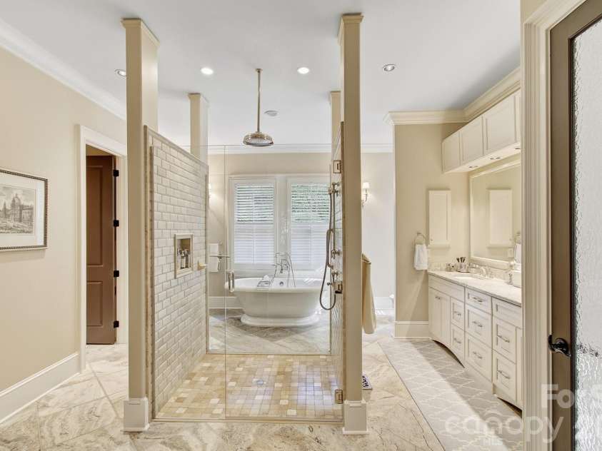 1333 Solomon Circle, Hendersonville, NC 28739.  MLS# CAR4399207, YatesRealty ID 35730. 