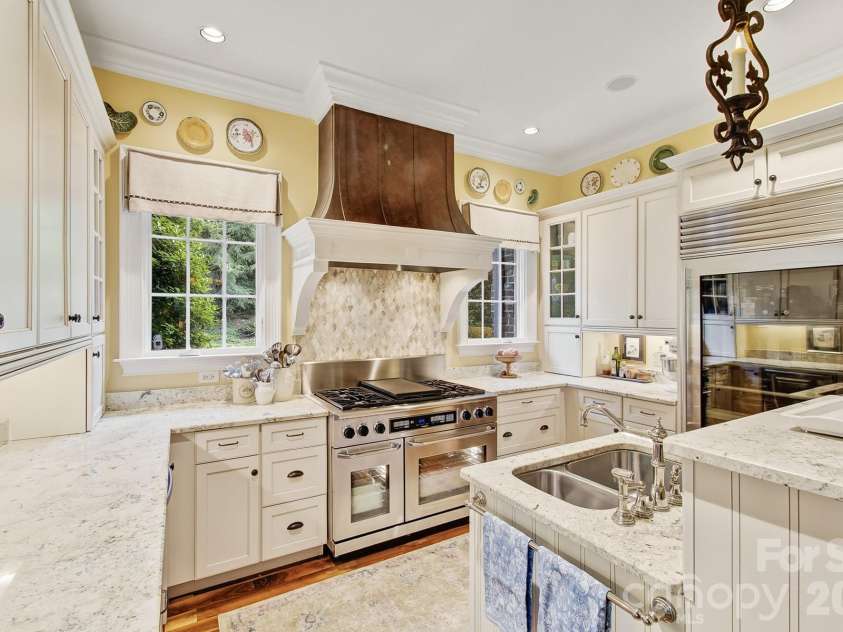 1333 Solomon Circle, Hendersonville, NC 28739.  MLS# CAR4399207, YatesRealty ID 35730. 