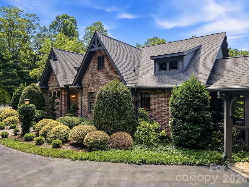 1333 Solomon Circle, Hendersonville, NC 28739.  MLS# CAR4399207, YatesRealty ID 35730. 