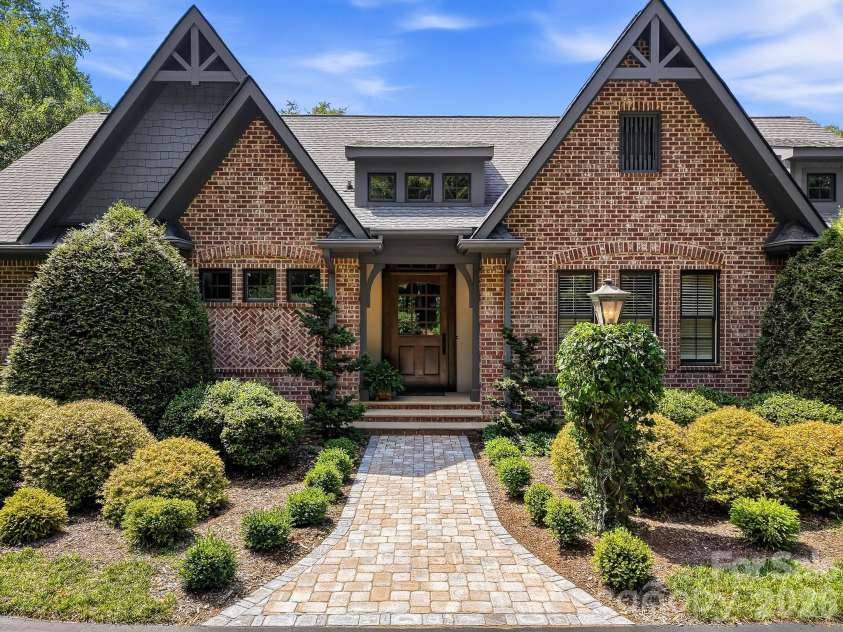1333 Solomon Circle, Hendersonville, NC 28739.  MLS# CAR4399207, YatesRealty ID 35730. 